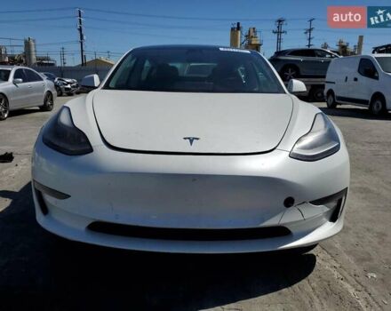 Білий Тесла Модель 3, об'ємом двигуна 0 л та пробігом 73 тис. км за 16700 $, фото 1 на Automoto.ua