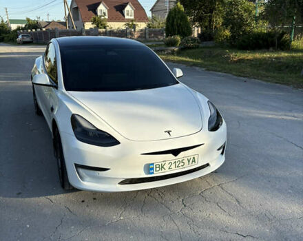 Білий Тесла Модель 3, об'ємом двигуна 0 л та пробігом 110 тис. км за 22900 $, фото 1 на Automoto.ua