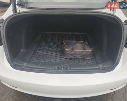 Білий Тесла Модель 3, об'ємом двигуна 0 л та пробігом 79 тис. км за 16200 $, фото 21 на Automoto.ua