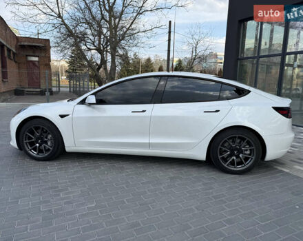 Белый Тесла Модель 3, объемом двигателя 0 л и пробегом 37 тыс. км за 19999 $, фото 22 на Automoto.ua