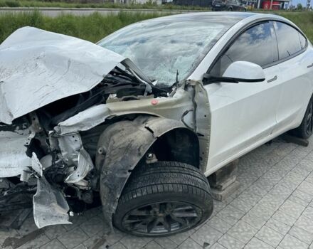 Белый Тесла Модель 3, объемом двигателя 0 л и пробегом 48 тыс. км за 6600 $, фото 2 на Automoto.ua