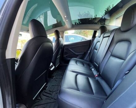 Білий Тесла Модель 3, об'ємом двигуна 0 л та пробігом 68 тис. км за 11700 $, фото 16 на Automoto.ua