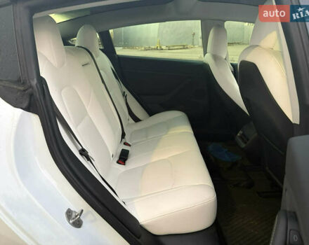 Белый Тесла Модель 3, объемом двигателя 0 л и пробегом 92 тыс. км за 21900 $, фото 34 на Automoto.ua