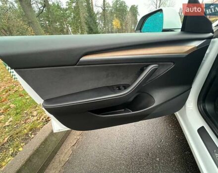 Білий Тесла Модель 3, об'ємом двигуна 0 л та пробігом 154 тис. км за 13999 $, фото 41 на Automoto.ua