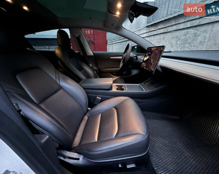 Белый Тесла Модель 3, объемом двигателя 0 л и пробегом 52 тыс. км за 21500 $, фото 31 на Automoto.ua