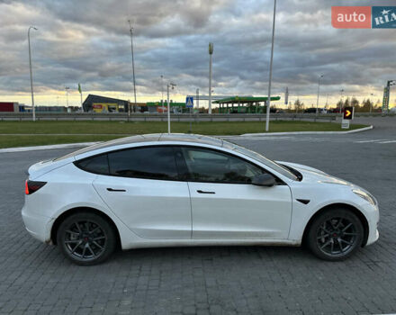 Білий Тесла Модель 3, об'ємом двигуна 0 л та пробігом 90 тис. км за 18500 $, фото 1 на Automoto.ua