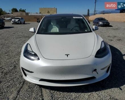 Білий Тесла Модель 3, об'ємом двигуна 0 л та пробігом 65 тис. км за 18000 $, фото 4 на Automoto.ua