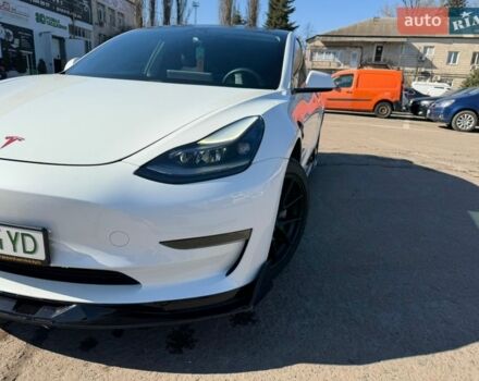 Белый Тесла Модель 3, объемом двигателя 0 л и пробегом 82 тыс. км за 19999 $, фото 3 на Automoto.ua
