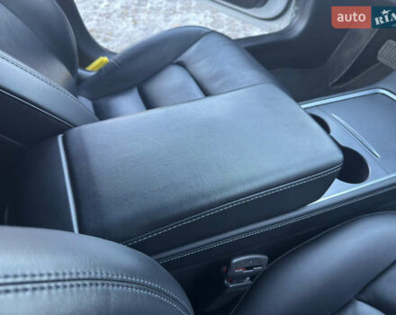 Белый Тесла Модель 3, объемом двигателя 0 л и пробегом 117 тыс. км за 19899 $, фото 11 на Automoto.ua