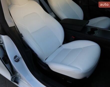 Білий Тесла Модель 3, об'ємом двигуна 0 л та пробігом 70 тис. км за 17299 $, фото 32 на Automoto.ua