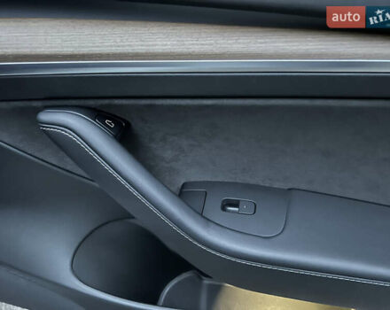 Белый Тесла Модель 3, объемом двигателя 0 л и пробегом 52 тыс. км за 21500 $, фото 30 на Automoto.ua