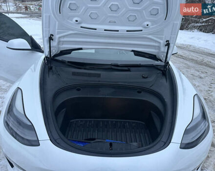 Білий Тесла Модель 3, об'ємом двигуна 0 л та пробігом 78 тис. км за 27700 $, фото 19 на Automoto.ua