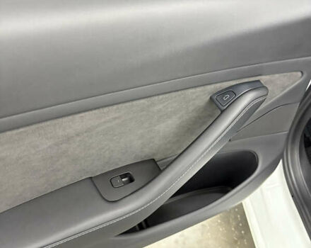 Білий Тесла Модель 3, об'ємом двигуна 0 л та пробігом 113 тис. км за 20200 $, фото 72 на Automoto.ua