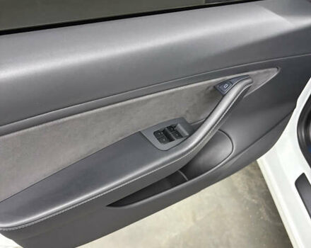 Білий Тесла Модель 3, об'ємом двигуна 0 л та пробігом 113 тис. км за 20200 $, фото 63 на Automoto.ua