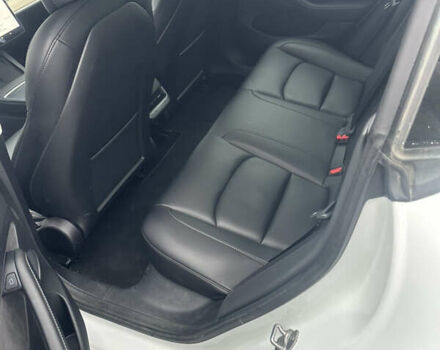 Белый Тесла Модель 3, объемом двигателя 0 л и пробегом 42 тыс. км за 22200 $, фото 10 на Automoto.ua