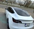 Белый Тесла Модель 3, объемом двигателя 82 л и пробегом 120 тыс. км за 21000 $, фото 1 на Automoto.ua