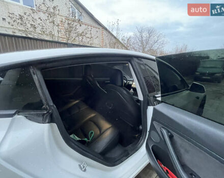 Белый Тесла Модель 3, объемом двигателя 0 л и пробегом 60 тыс. км за 19000 $, фото 11 на Automoto.ua