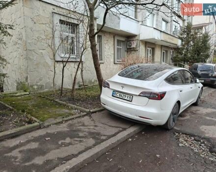 Белый Тесла Модель 3, объемом двигателя 0 л и пробегом 71 тыс. км за 17900 $, фото 1 на Automoto.ua
