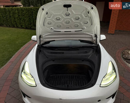 Білий Тесла Модель 3, об'ємом двигуна 0 л та пробігом 166 тис. км за 14900 $, фото 32 на Automoto.ua