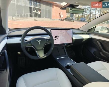 Тесла Модель 3 2021 у Одесі на Automoto.ua Білий Тесла Модель 3, об'ємом двигуна 0 л та пробігом 56 тис. км за 18989 $, фото 3 на Automoto.ua