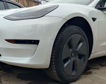 Білий Тесла Модель 3, об'ємом двигуна 0 л та пробігом 59 тис. км за 17500 $, фото 3 на Automoto.ua