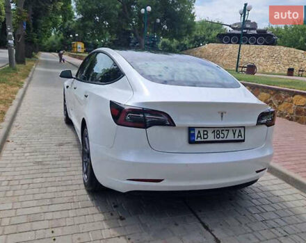 Белый Тесла Модель 3, объемом двигателя 0 л и пробегом 61 тыс. км за 15800 $, фото 3 на Automoto.ua