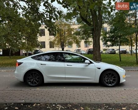 Тесла Модель 3 2021 у Києві на Automoto.ua Білий Тесла Модель 3, об'ємом двигуна 0 л та пробігом 105 тис. км за 19500 $, фото 4 на Automoto.ua