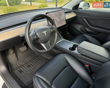 Тесла Модель 3 2021 в Мукачеве на Automoto.ua Белый Тесла Модель 3, объемом двигателя 0 л и пробегом 50 тыс. км за 20800 $, фото 17 на Automoto.ua