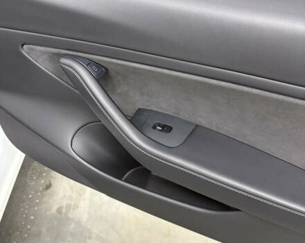 Білий Тесла Модель 3, об'ємом двигуна 0 л та пробігом 113 тис. км за 20200 $, фото 85 на Automoto.ua