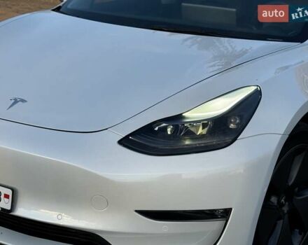 Білий Тесла Модель 3, об'ємом двигуна 0 л та пробігом 88 тис. км за 20950 $, фото 22 на Automoto.ua