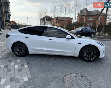 Белый Тесла Модель 3, объемом двигателя 0 л и пробегом 37 тыс. км за 19999 $, фото 61 на Automoto.ua