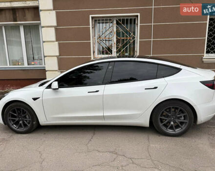Білий Тесла Модель 3, об'ємом двигуна 0 л та пробігом 74 тис. км за 21500 $, фото 6 на Automoto.ua