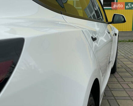 Белый Тесла Модель 3, объемом двигателя 0 л и пробегом 34 тыс. км за 18000 $, фото 50 на Automoto.ua