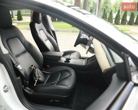 Белый Тесла Модель 3, объемом двигателя 0 л и пробегом 95 тыс. км за 18500 $, фото 19 на Automoto.ua