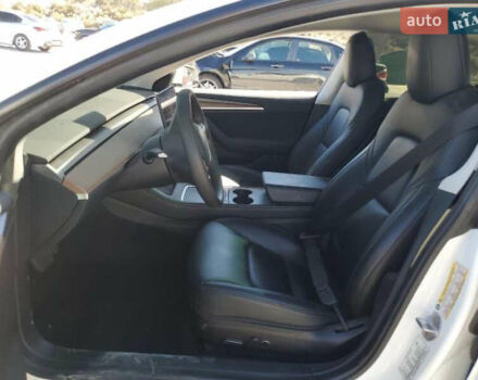 Белый Тесла Модель 3, объемом двигателя 0 л и пробегом 60 тыс. км за 19000 $, фото 22 на Automoto.ua