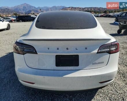Білий Тесла Модель 3, об'ємом двигуна 0 л та пробігом 65 тис. км за 18000 $, фото 5 на Automoto.ua