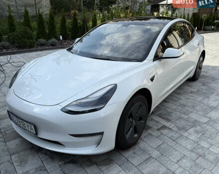 Білий Тесла Модель 3, об'ємом двигуна 0 л та пробігом 32 тис. км за 26900 $, фото 3 на Automoto.ua
