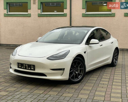 Белый Тесла Модель 3, объемом двигателя 0 л и пробегом 34 тыс. км за 18000 $, фото 5 на Automoto.ua