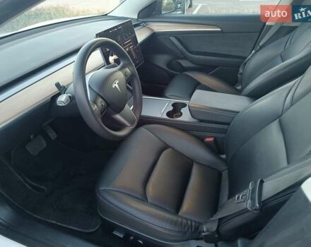 Белый Тесла Модель 3, объемом двигателя 0 л и пробегом 142 тыс. км за 17500 $, фото 2 на Automoto.ua