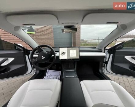 Белый Тесла Модель 3, объемом двигателя 0 л и пробегом 74 тыс. км за 21999 $, фото 11 на Automoto.ua