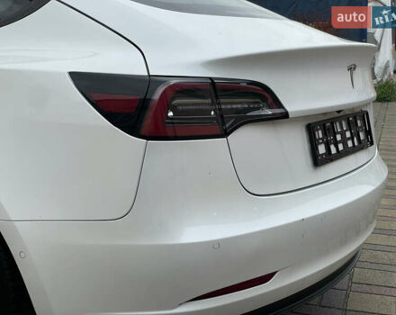 Белый Тесла Модель 3, объемом двигателя 0 л и пробегом 34 тыс. км за 18000 $, фото 52 на Automoto.ua