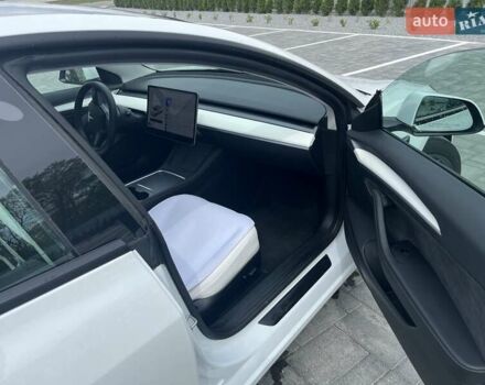 Білий Тесла Модель 3, об'ємом двигуна 0 л та пробігом 47 тис. км за 22100 $, фото 13 на Automoto.ua