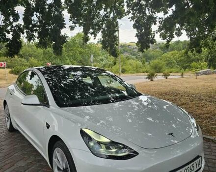 Тесла Модель 3 2021 в Кропивницком (Кировограде) на Automoto.ua Белый Тесла Модель 3, объемом двигателя 0 л и пробегом 20 тыс. км за 29500 $, фото 1 на Automoto.ua