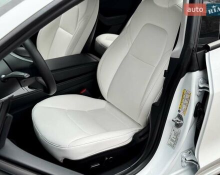 Белый Тесла Модель 3, объемом двигателя 0 л и пробегом 85 тыс. км за 19000 $, фото 12 на Automoto.ua