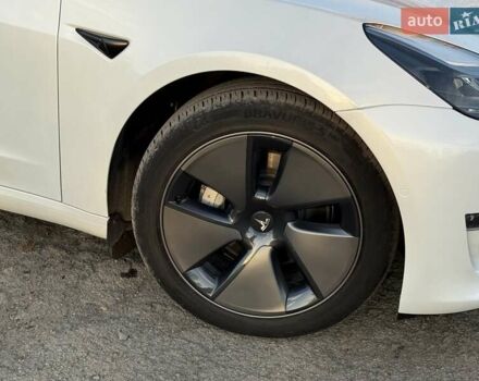 Білий Тесла Модель 3, об'ємом двигуна 0 л та пробігом 88 тис. км за 20950 $, фото 5 на Automoto.ua