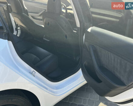 Белый Тесла Модель 3, объемом двигателя 0 л и пробегом 39 тыс. км за 21100 $, фото 25 на Automoto.ua