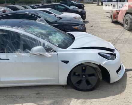 Белый Тесла Модель 3, объемом двигателя 0 л и пробегом 40 тыс. км за 15900 $, фото 1 на Automoto.ua