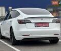 Білий Тесла Модель 3, об'ємом двигуна 0 л та пробігом 129 тис. км за 23500 $, фото 9 на Automoto.ua