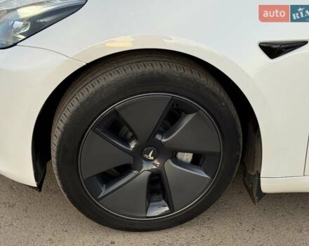 Білий Тесла Модель 3, об'ємом двигуна 0 л та пробігом 88 тис. км за 20950 $, фото 19 на Automoto.ua
