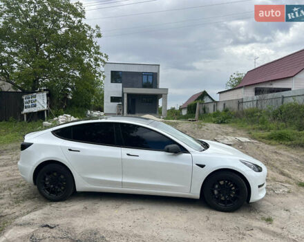 Білий Тесла Модель 3, об'ємом двигуна 0 л та пробігом 53 тис. км за 19300 $, фото 1 на Automoto.ua
